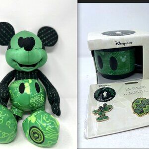 Disney store mickey mouse memories green matrix oct 2018 plush & pins & Mug set